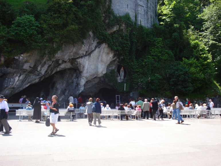 01 Grotto Lourdes France visaparaviajar